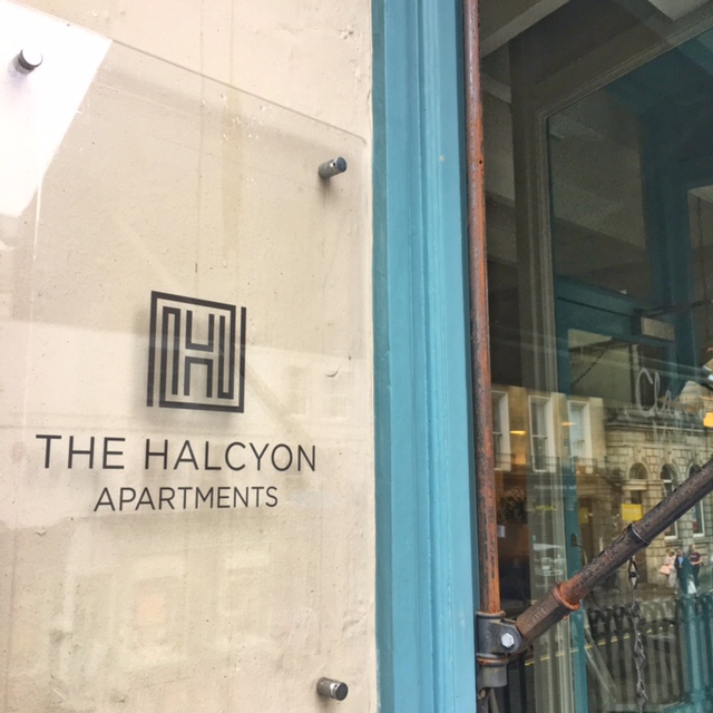 The Halcyon Apartments, Thermae Spa Bath