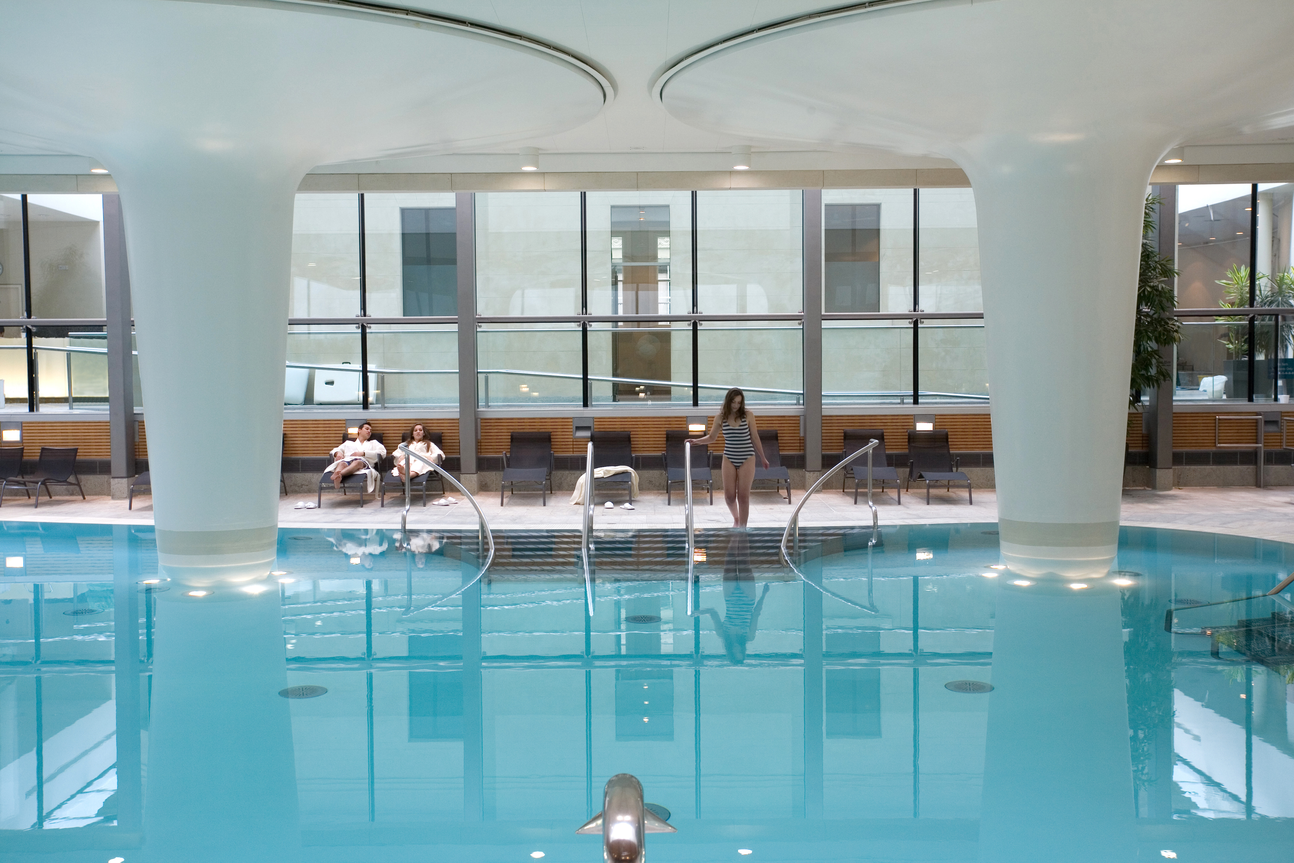 The Halcyon Apartments, Thermae Spa Bath